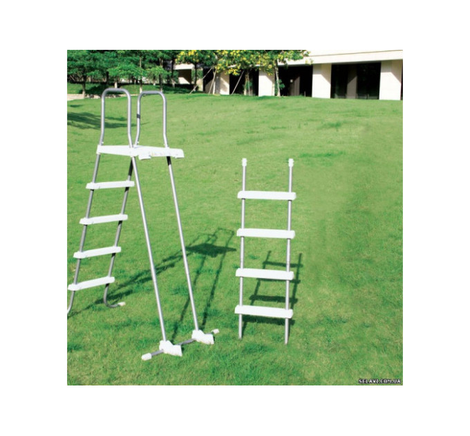 28074 Лестница для бассейнов до 132см, 4 ступеньки, с площадкой, с защитой